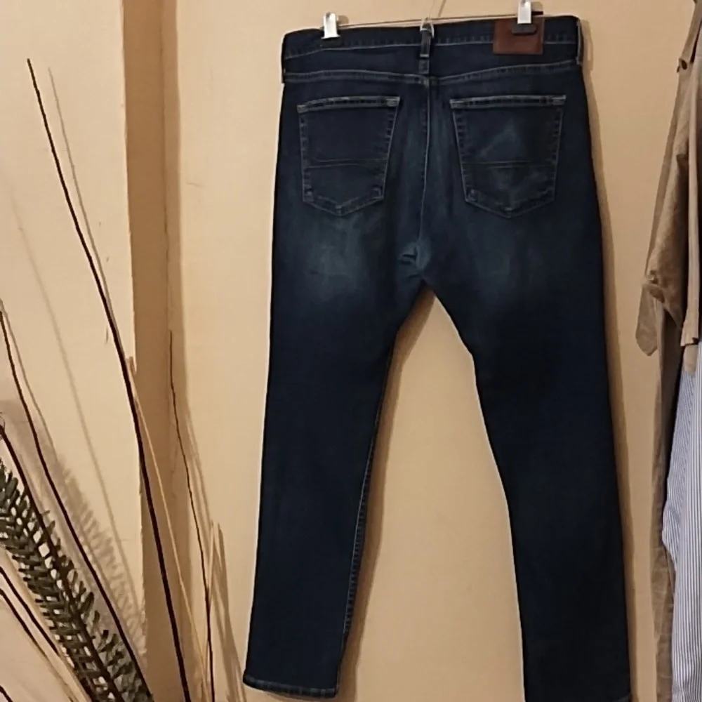Hollister Mens Dark Blue Straight Jeans with Classic‎ Indigo Wash Size 34/30